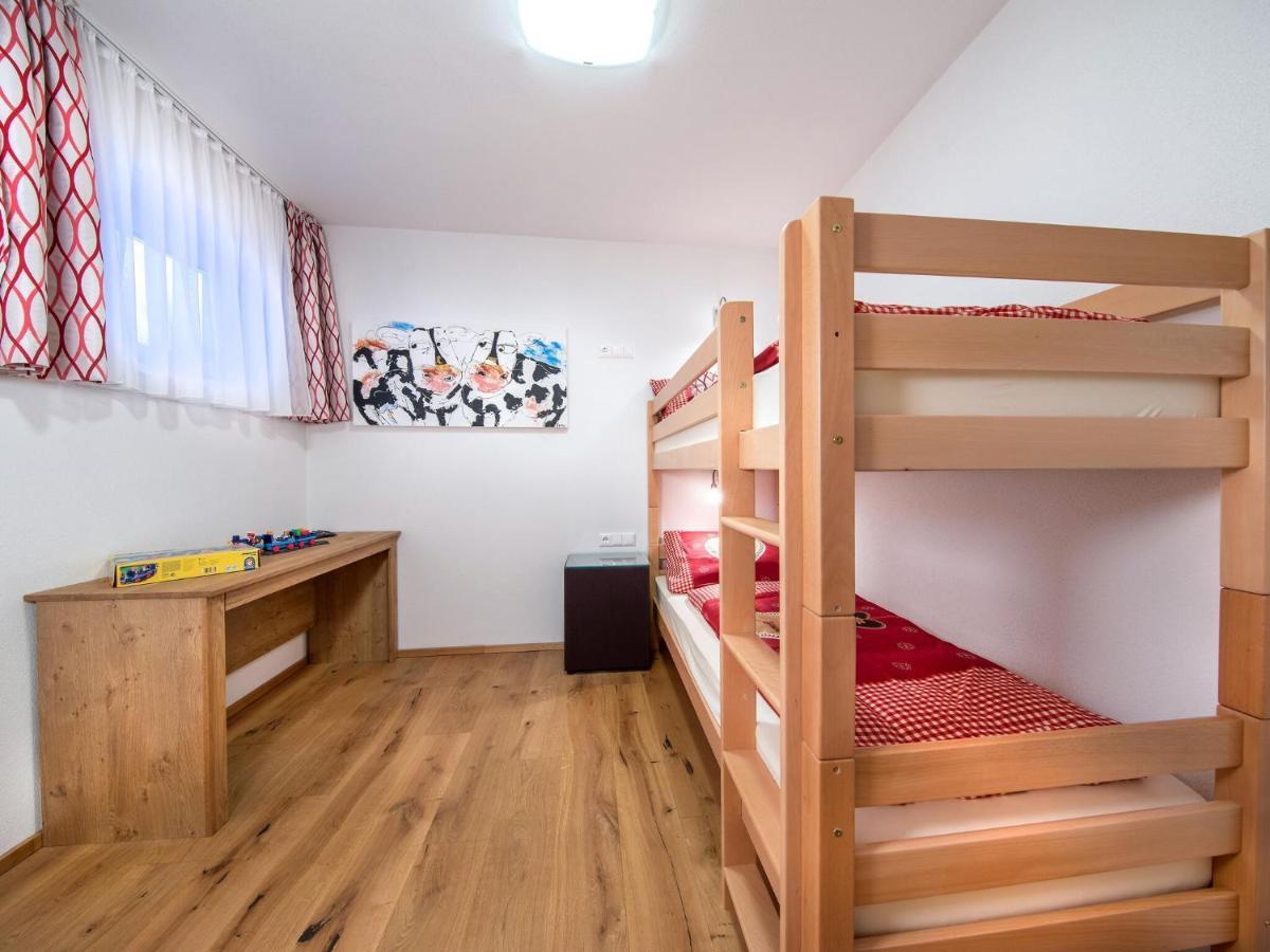 Apartment In Neukirchen With A Carport Нойкірхен-ам-Гросфенедігер Екстер'єр фото