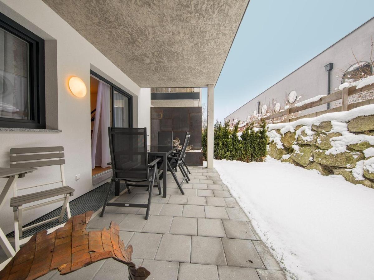 Apartment In Neukirchen With A Carport Нойкірхен-ам-Гросфенедігер Екстер'єр фото