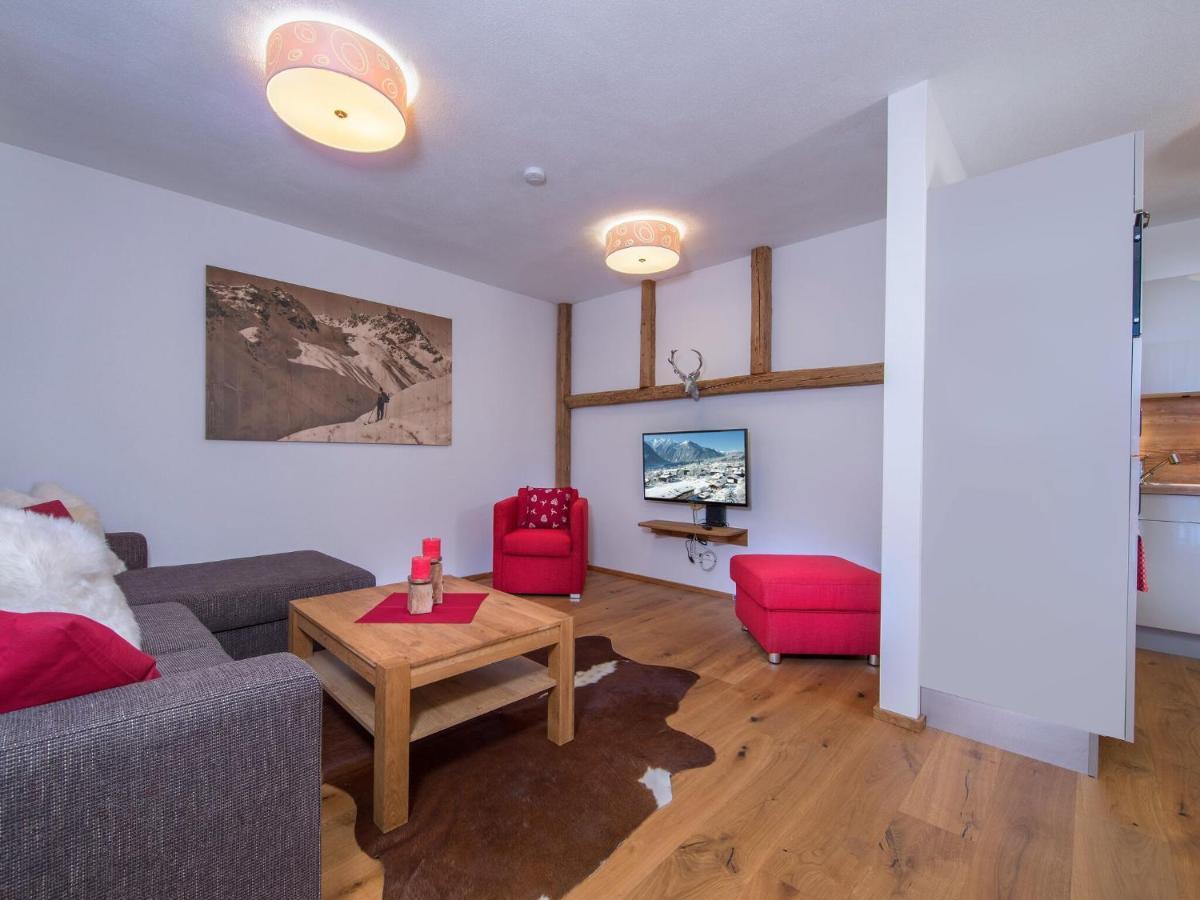 Apartment In Neukirchen With A Carport Нойкірхен-ам-Гросфенедігер Екстер'єр фото